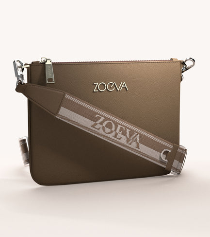 https://zoevacosmetics.eu/cdn/shop/products/zoeva-the-everyday-clutch-with-strap-light-chocolate-front.jpg?v=1674722215&width=433